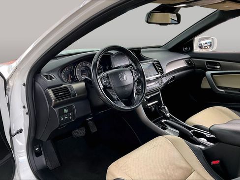 Used 2016 Honda Accord Touring image 18