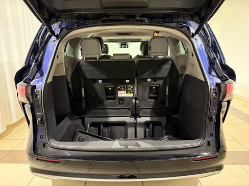 Certified 2024 Toyota Sienna Limited image 12