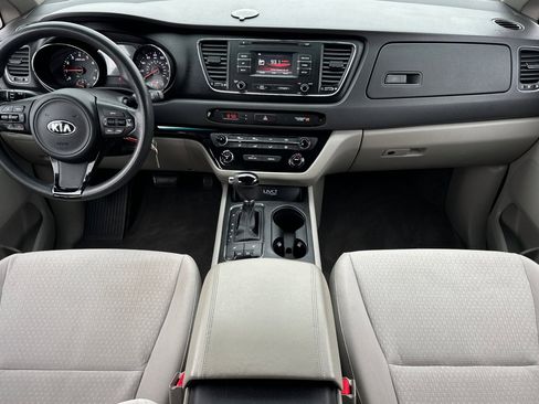 Used 2016 Kia Sedona LX w/ LX Convenience Package image 13