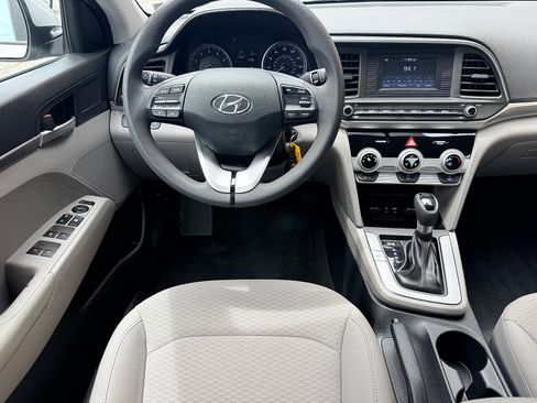 Used 2019 Hyundai Elantra SE FWD image 10