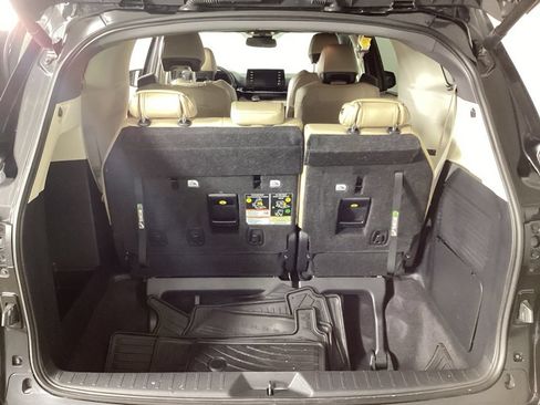 Used 2024 Toyota Sienna Limited AWD/4WD image 31