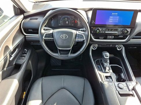 Certified 2024 Toyota Grand Highlander XLE image 12