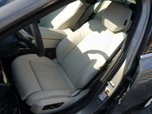 Used 2024 BMW 530i xDrive w/ Convenience Package image 18