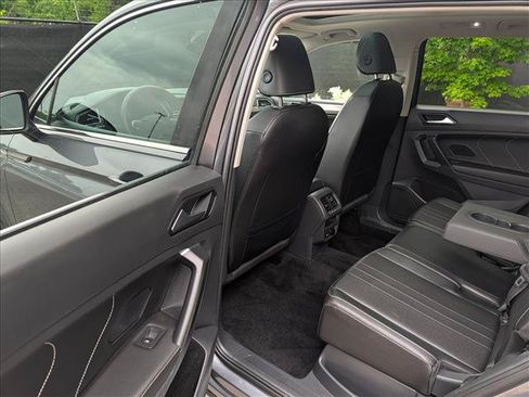 Used 2023 Volkswagen Tiguan SE w/ Panoramic Sunroof Package AWD/4WD image 23