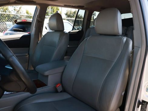 Used 2013 Toyota Highlander Limited AWD/4WD image 21