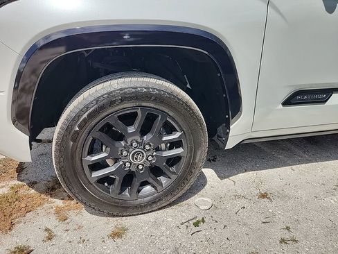 Used 2023 Toyota Tundra Platinum AWD/4WD image 5