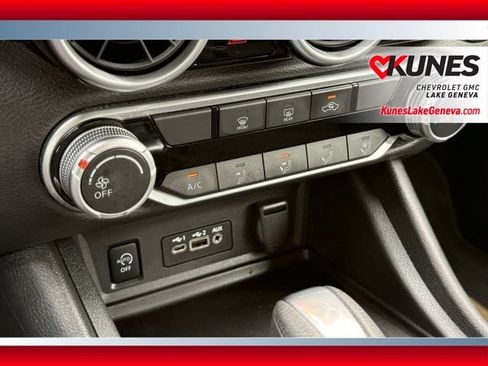 Used 2024 Nissan Sentra SV FWD image 23