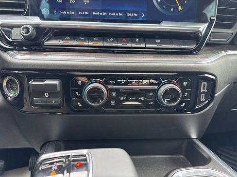Used 2023 Chevrolet Silverado 1500 LTZ w/ Technology Package AWD/4WD image 21