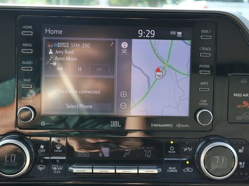 Used 2020 Toyota Highlander Limited AWD/4WD image 9