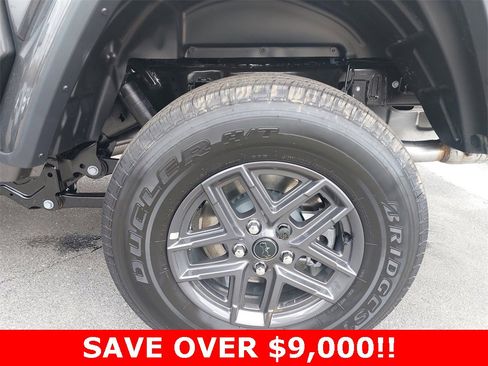 New 2025 Jeep Gladiator Sport image 32