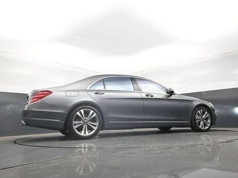 Used 2020 Mercedes-Benz S 560 4MATIC Sedan w/ Premium Package image 29