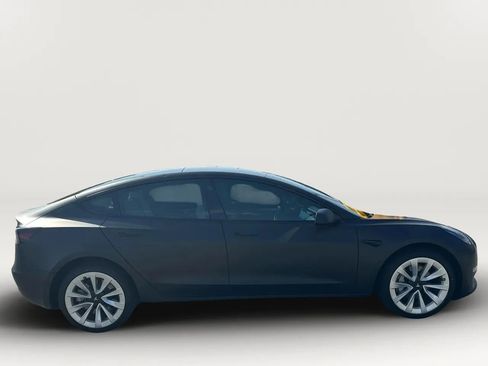 Used 2022 Tesla Model 3 Standard Range image 11