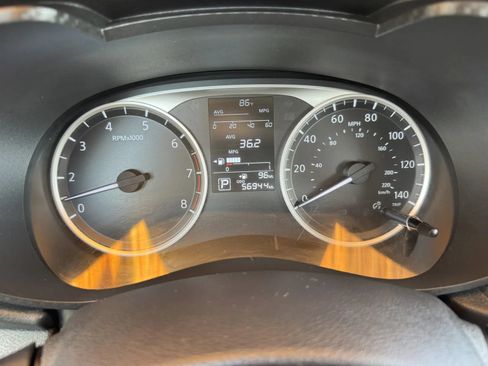 Used 2020 Nissan Versa S FWD image 24