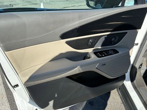 Certified 2024 Lincoln Nautilus Reserve w/ Equipment Group 202A image 11