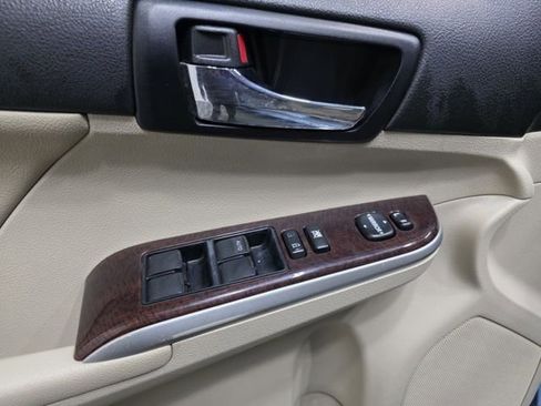 Used 2012 Toyota Camry XLE FWD image 7