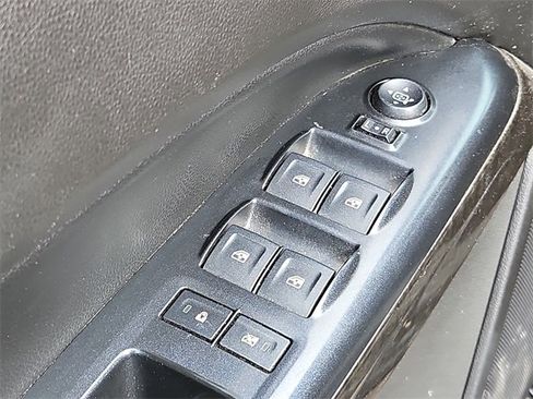 Used 2015 GMC Canyon SLT w/ Driver Alert Package image 13