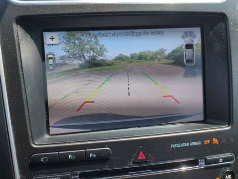 Used 2018 Ford Explorer Limited w/ Equipment Group 301A AWD/4WD image 22