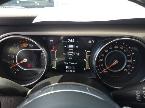 Used 2021 Jeep Wrangler Unlimited Sahara AWD/4WD image 14
