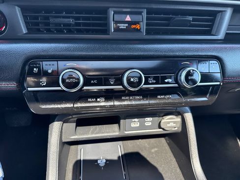 Certified 2025 Honda Pilot Black Edition image 34