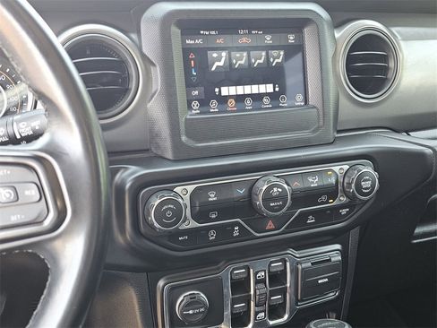 Used 2022 Jeep Gladiator Willys image 9