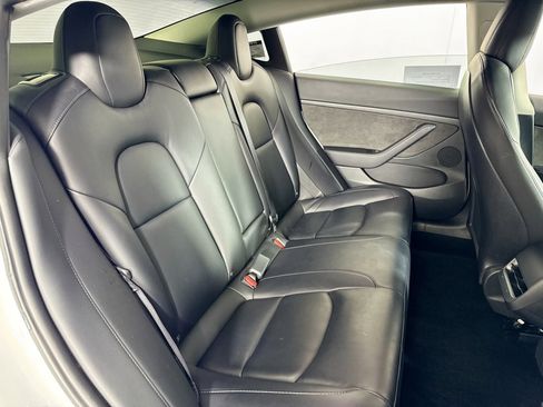 Used 2022 Tesla Model 3 Standard Range image 31