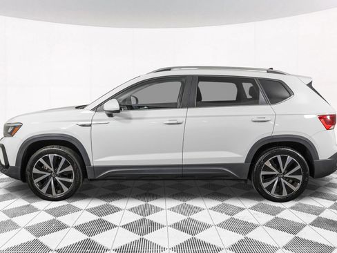 Used 2023 Volkswagen Taos SE w/ Panoramic Sunroof Package AWD/4WD image 22