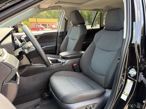 Used 2025 Toyota RAV4 XLE w/ Convenience Package AWD/4WD image 18