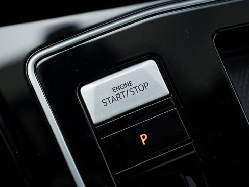 Used 2025 Volkswagen Golf 2.0T image 27