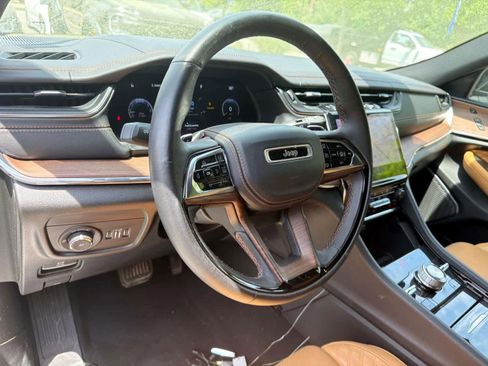 Used 2024 Jeep Grand Cherokee Summit AWD/4WD image 18