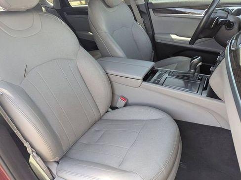 Used 2017 Genesis G80 3.8 RWD image 10