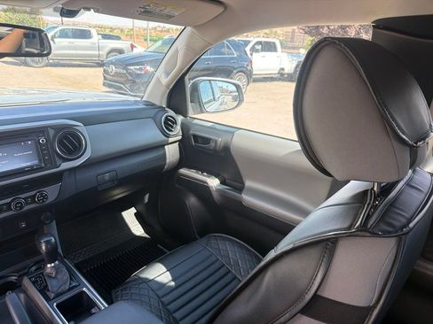 Used 2017 Toyota Tacoma SR5 w/ Tow Package RWD image 23