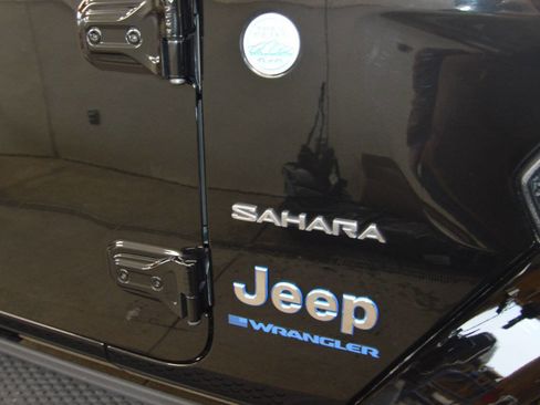 Used 2024 Jeep Wrangler Unlimited Sahara w/ Dual Top Group image 6