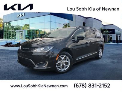 Used 2017 Chrysler Pacifica Touring-L w/ Tire & Wheel Group