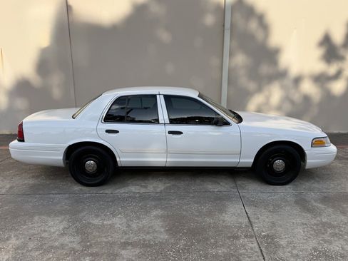 Used 2011 Ford Crown Victoria Police Interceptor image 2