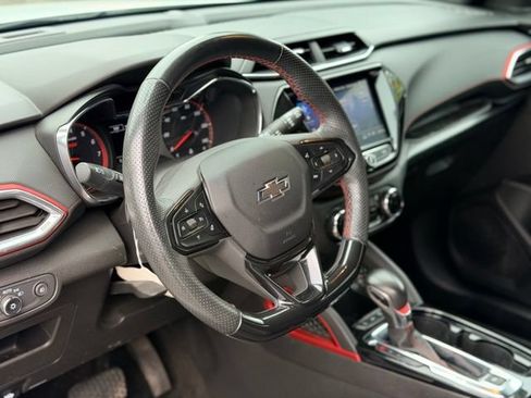 Used 2023 Chevrolet TrailBlazer RS w/ Convenience Package FWD image 9