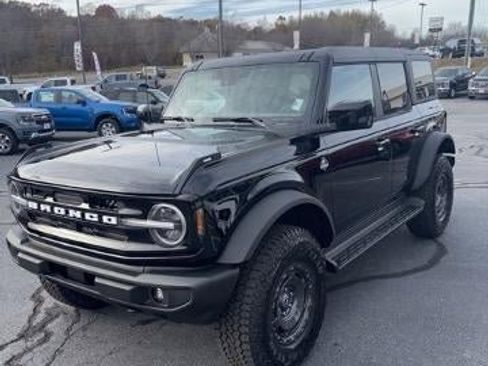 New 2025 Ford Bronco Outer Banks w/ Sasquatch Package image 2