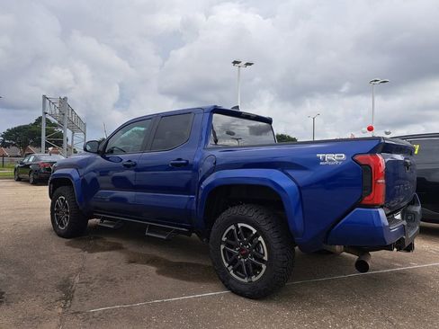 Used 2025 Toyota Tacoma TRD Sport AWD/4WD image 6