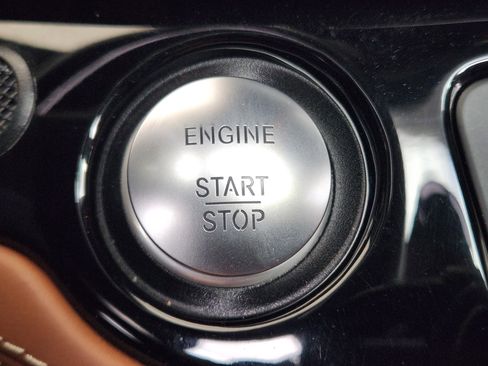 Used 2019 Mercedes-Benz SL 550 image 30