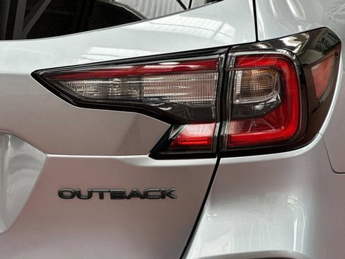 Used 2025 Subaru Outback Onyx Edition AWD/4WD image 37