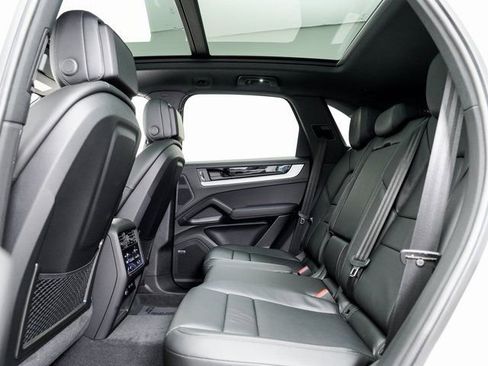 New 2026 Porsche Cayenne image 22