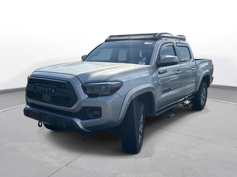 Used 2019 Toyota Tacoma SR5 RWD image 2