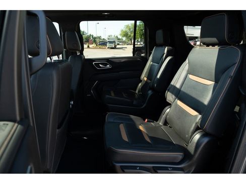Used 2022 GMC Yukon XL AT4 AWD/4WD image 13