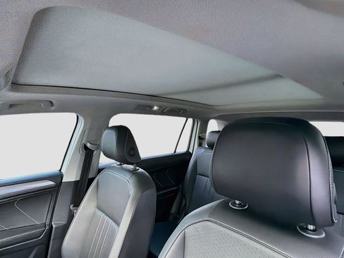Certified 2024 Volkswagen Tiguan SE w/ Panoramic Sunroof Package FWD image 29