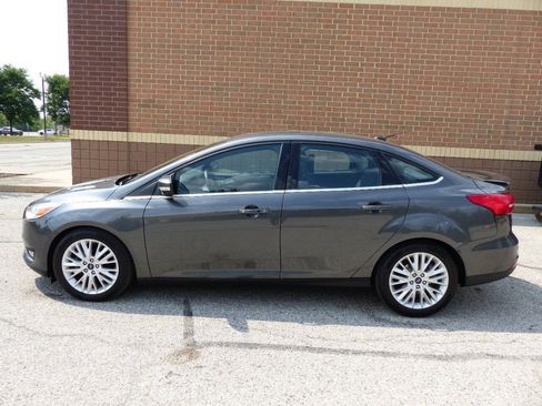 Used 2018 Ford Focus Titanium w/ Titanium Technology Package FWD image 6