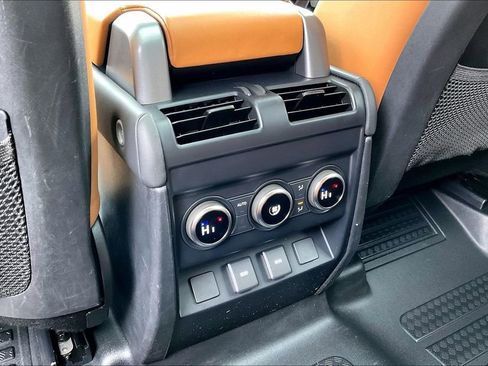 Used 2023 Land Rover Defender 110 SE image 10