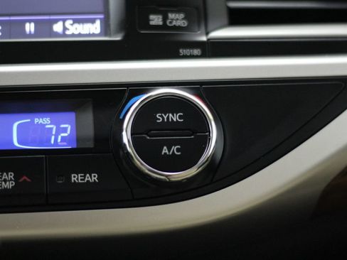 Used 2018 Toyota Highlander Limited FWD image 25