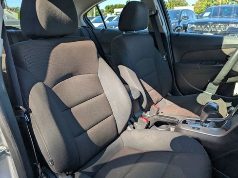 Used 2015 Chevrolet Cruze LT image 12