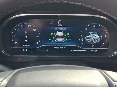 Used 2024 Chevrolet Suburban High Country image 21