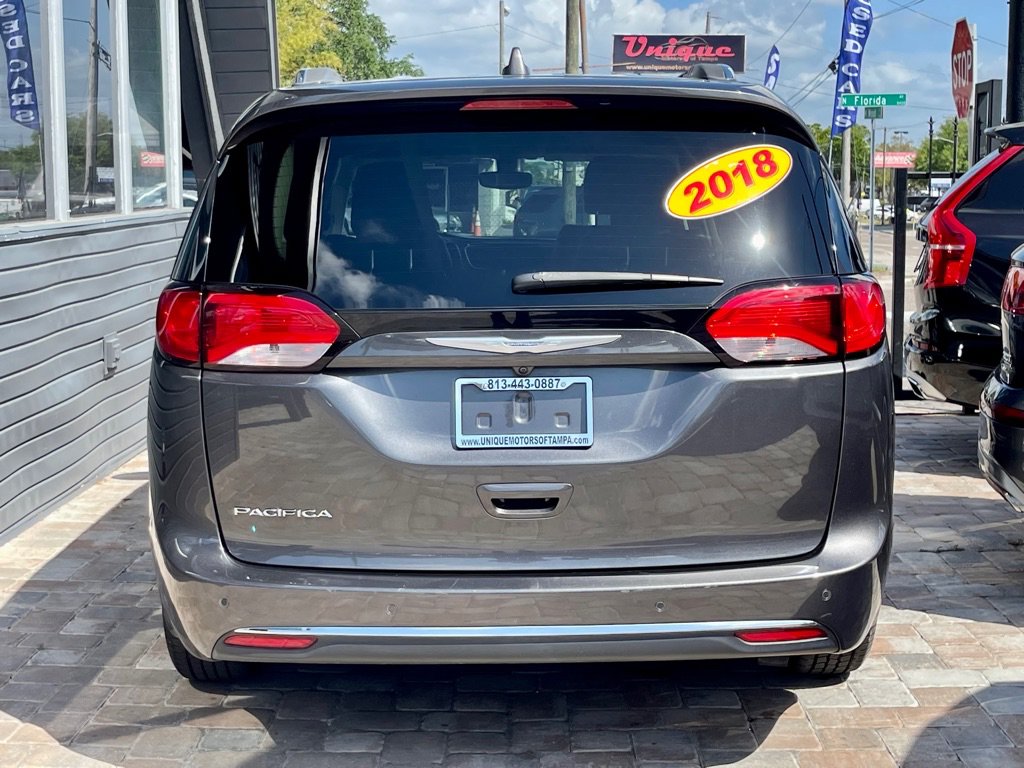 Used 2018 Chrysler Pacifica Touring-L FWD image 9