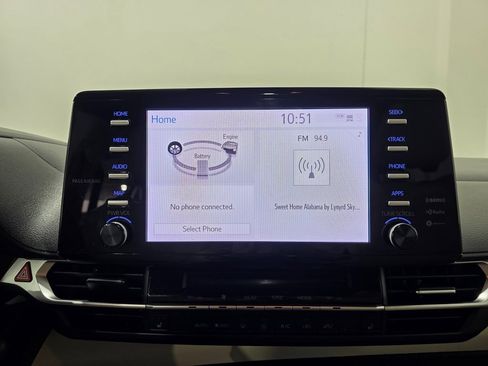 Used 2021 Toyota Sienna Limited image 13